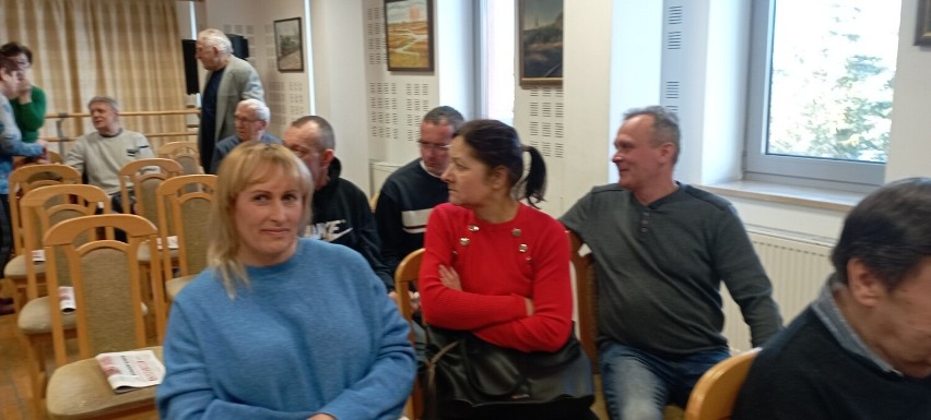 Spotkanie otwarte parlamentarzystów Lewicy z mieszkańcami Jędrzejowa. Przedstawili swój program „Bezpieczna rodzina”. Zobacz zdjęcia