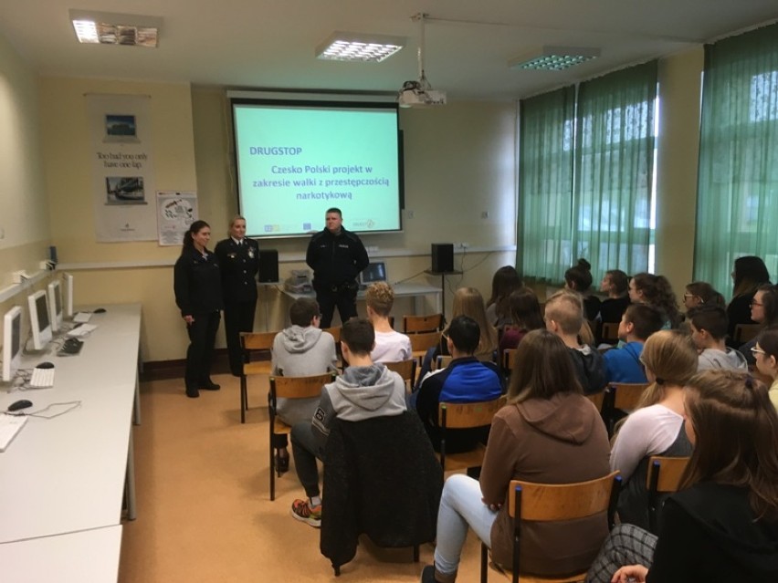 Policjanci odwiedzili szkołę w Kudowie-Zdroju 