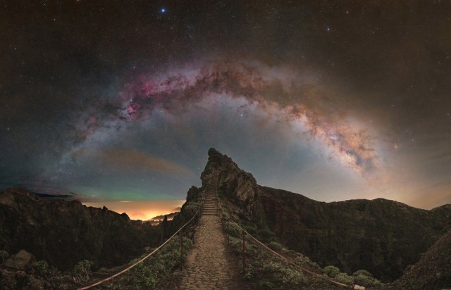 „Schody do Drogi Mlecznej” - Astronomy Picture of the Day 29 maja 2024