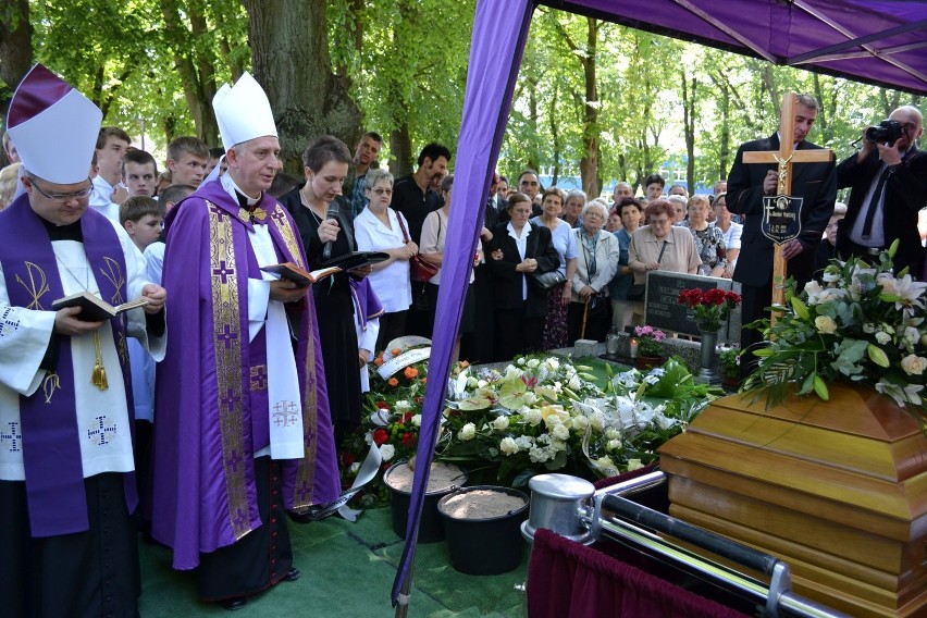 Pogrzeb ks. Wiesława Madziąga.Tysiące osób uczestniczyło w ostatniej drodze proboszcza [ZDJĘCIA]