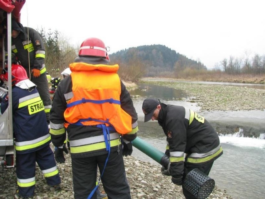 Nowy Sącz. Strażacy ćwiczą na wypadek powodzi [ZDJĘCIA]