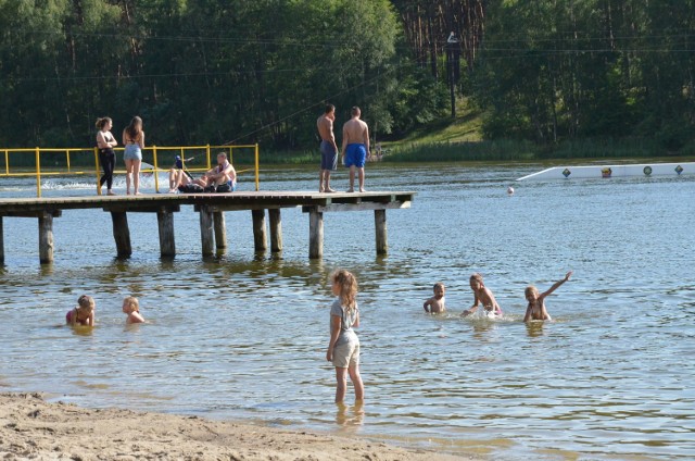 Na najliczniej odwiedzanym przez włocławian jeziorze Czarnym obowiązuje zakaz kąpieli. Powodem są sinice.