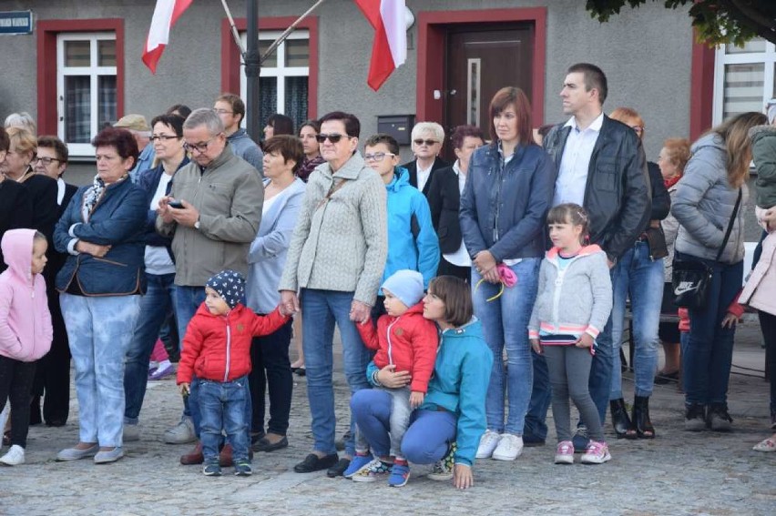 W Skokach z okazji setnej rocznicy odzyskania niepodległości zatańczono poloneza na rynku