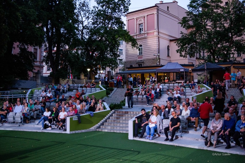 Tarnów. Ania Rusowicz rozgrzała tarnowską publiczność. Wystąpiła podczas festiwalu "Był sobie blues" w amfiteatrze [ZDJĘCIA]