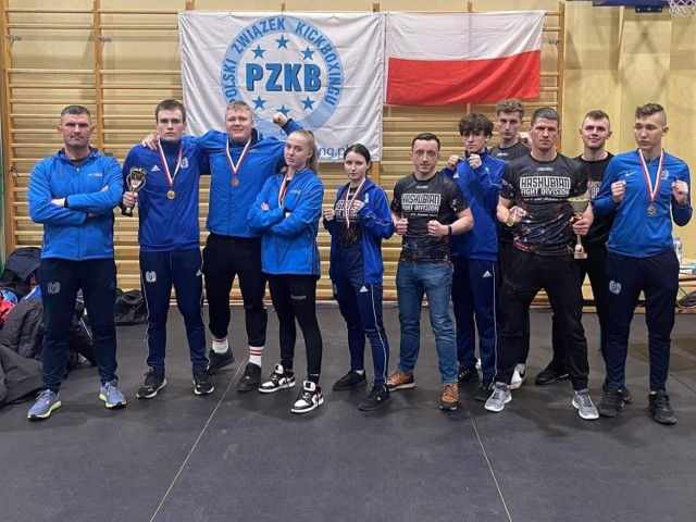 Siedem medali, w tym trzy złote zdobyła Rebelia Kartuzy podczas Międzynarodowych Mistrzostw Województwa Pomorskiego w Kickboxingu, które rozegrano w Bolszewie.