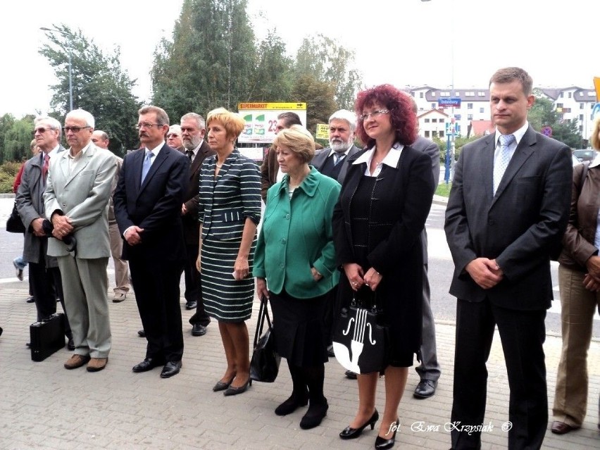 W środku Pani Lidia Krajewska, v-ce przewodnicząca Rady M....