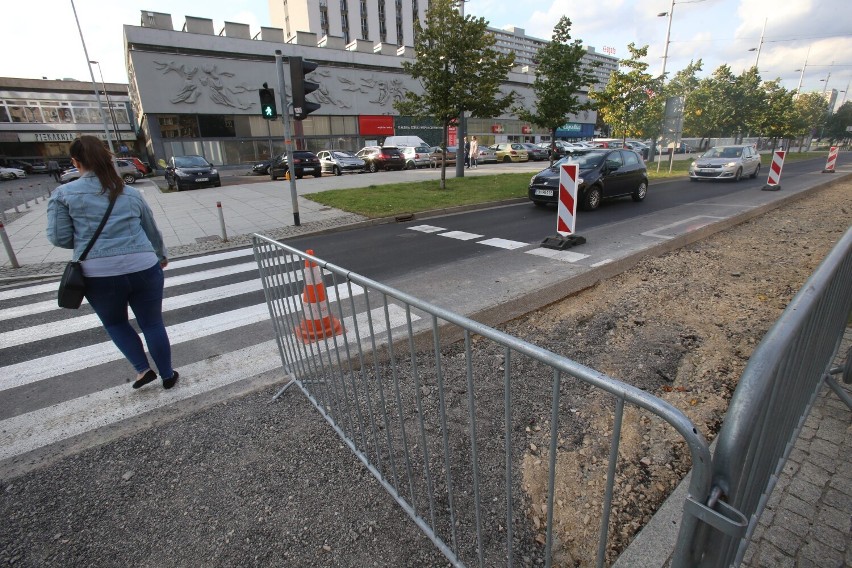 Zawężenie jezdni i ponad 50 nowych drzew na al. Korfantego w Katowicach. Prace już trwają