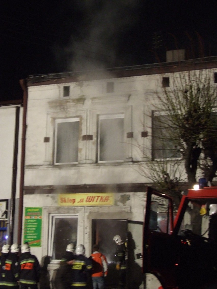 Gryzący dym wydobywał się z sufitu. Fot. Piotr Andrzejak