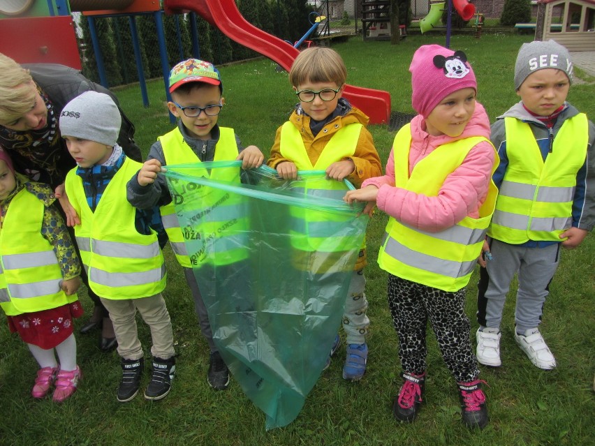 Przedszkolaki z "Szóstki" w Kraśniku ucza się dbać o nasza planetę. Ratujmy Naszą Planetę Ziemię (ZDJĘCIA) 