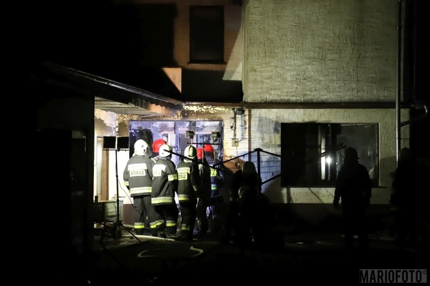Pożar domu w Kadłubie Turawskim. W akcji gaśniczej...