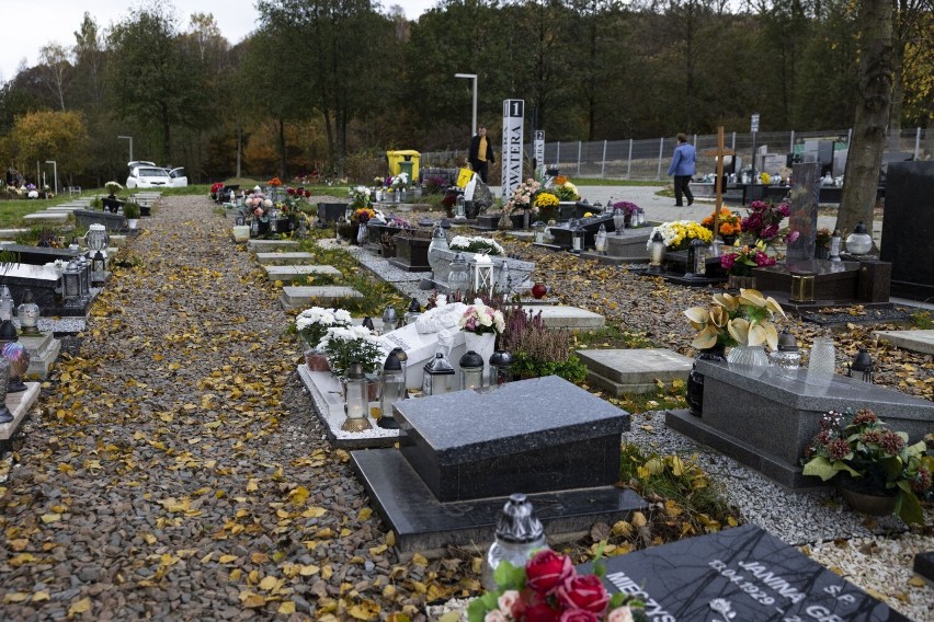 To najmłodszy cmentarz w Krakowie. Swego czasu była o niego batalia