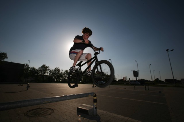 Skatepark naszej młodzieży zastępują obecnie parkingi przy marketach.