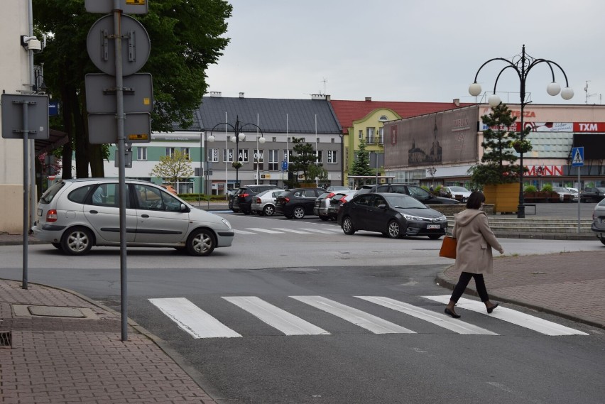 Nowe uprawnienia i obowiązki pieszych. Jak zmiany przepisów drogowych przyjmą się w Wieluniu? FOTO