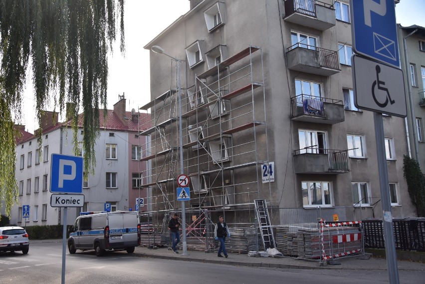 Tragiczny wypadek na budowie w centrum Tarnowa. Robotnik spadł z rusztowania. 34-latek zmarł w szpitalu [ZDJĘCIA] 7.10.2020
