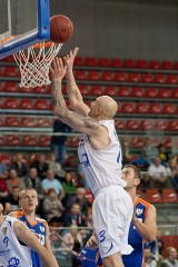 Koszykarze Górnika Trans.eu TWS Mazbud wygrali derby z Sudetami Jelenia Góra i sa liderami tabeli