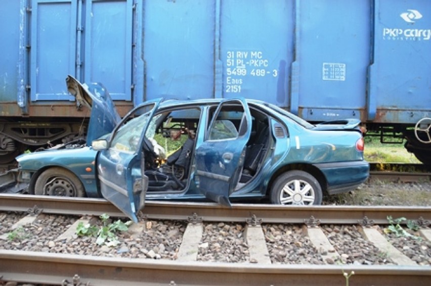 Tragedia na przejeździe kolejowym w Działoszynie. Zginął 50-letni kierowca