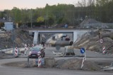 Nowy wiadukt w Dąbrowie Górniczej otwarty. Kierowcy jadą pod linią kolejową. Miasto to dziś jeden wielki plac budowy 