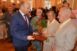 Złote i Diamentowe Gody w tomaszowskim USC. Medale i kwiaty od prezydenta dla Jubilatów (FOTO)