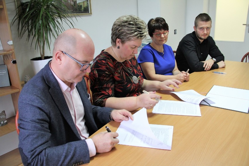 Program Mieszkanie Plus TM w Tomaszowie Maz. Podpisano umowę z firmą, która wybuduje bloki przy ul. Barlickiego [ZDJĘCIA]