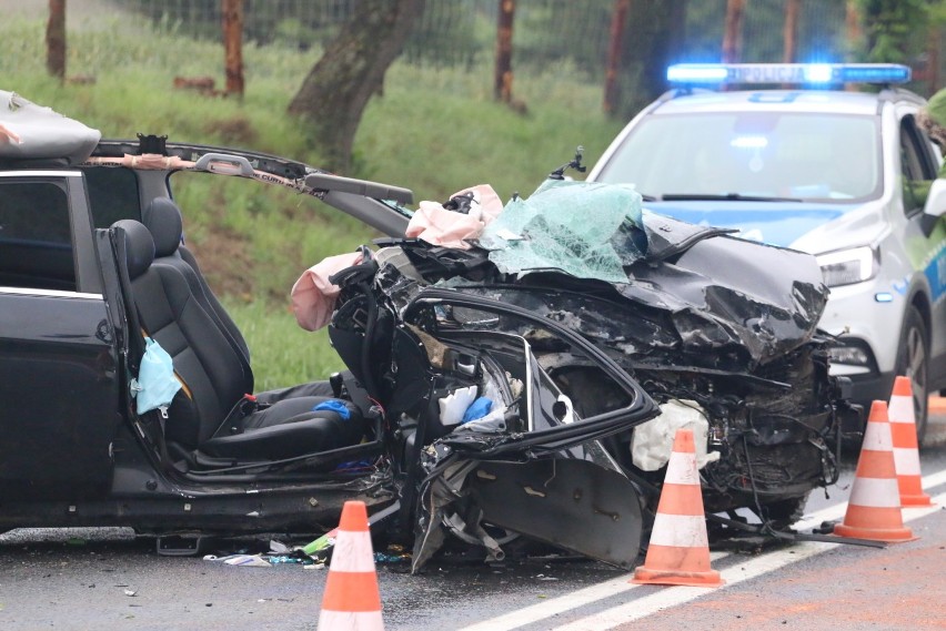 Nielubia: Wypadek na DK 12. Czołowe zderzenie dwóch aut. ZDJĘCIA