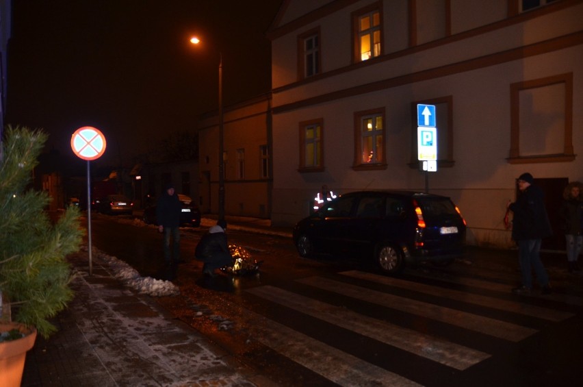 Potrącenie na pasach przy skrzyżowaniu ulic Dąbrówki i Krzywe Koło