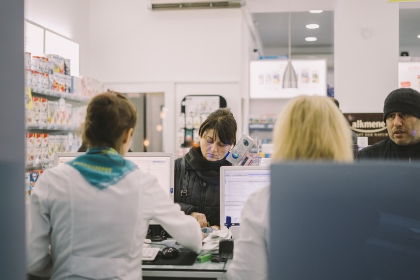 Absolwenci farmacji mają szerokie perspektywy zatrudnienia....