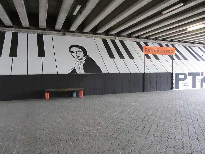 Kurpińskiego - Studenci namalowali mural na przystanku PST [ZDJĘCIA]