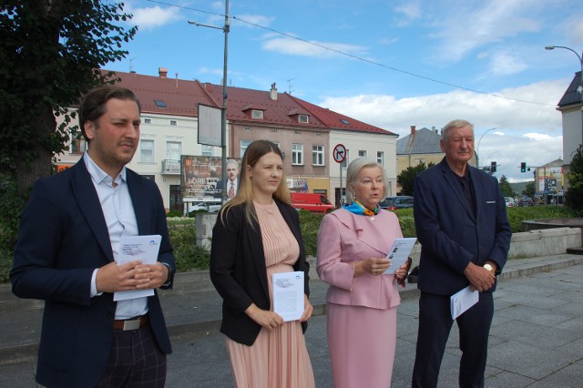 Założenia projektu przedstawili w Jaśle (od lewej) Adam Poręba, poseł Elżbieta Zielińska, senator Alicja Zając i starosta jasielski Adam Pawluś