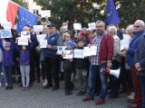 Radomsko. Manifestacja #zostajeMY w obronie obecności Polski w Unii Europejskiej [ZDJĘCIA]