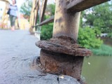 Bariery na moście zamkowym w Opolu uszkodzone. Na remont przeprawy w centrum brakuje pieniędzy [wideo, zdjęcia]