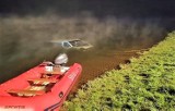 Tragedia w Oświęcimiu. Samochód wpadł w nocy do jeziora Kruki. Jedna osoba nie żyje [ZDJĘCIA]