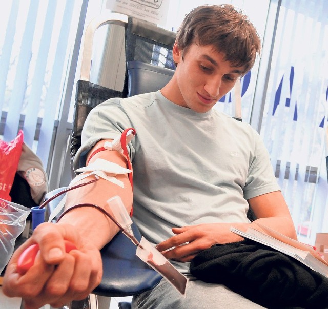 Honorowi dawcy krwi otrzymują m.in. posiłek regeneracyjny
