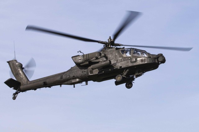 Tego typu śmigłowiec mógł latać nad gminą Witkowo. Boeing AH-64 Apache