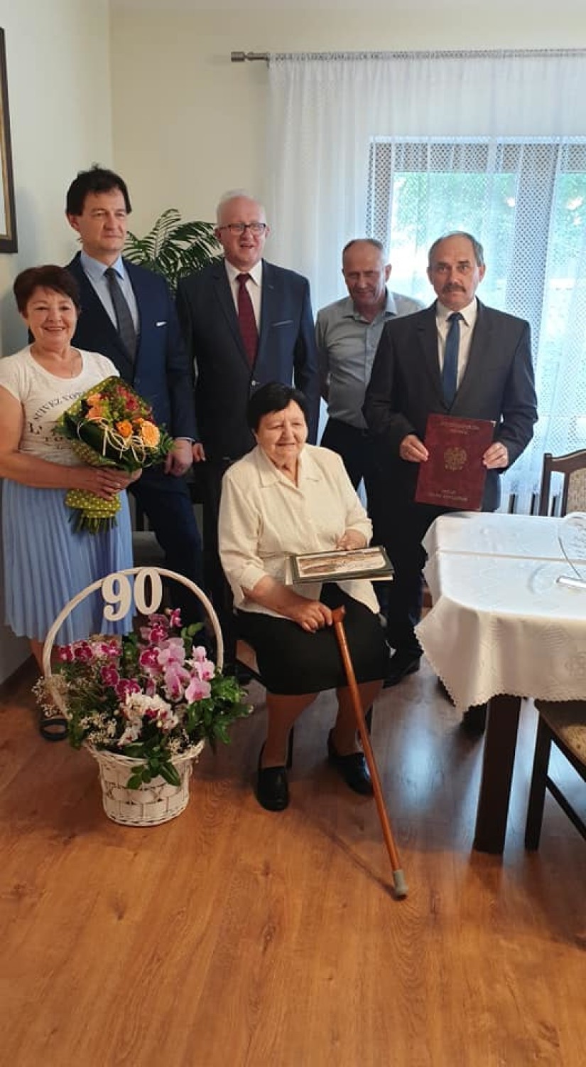 90 urodziny mieszkanki gminy Gołańcz. Życzenia złożył jej między innymi burmistrz