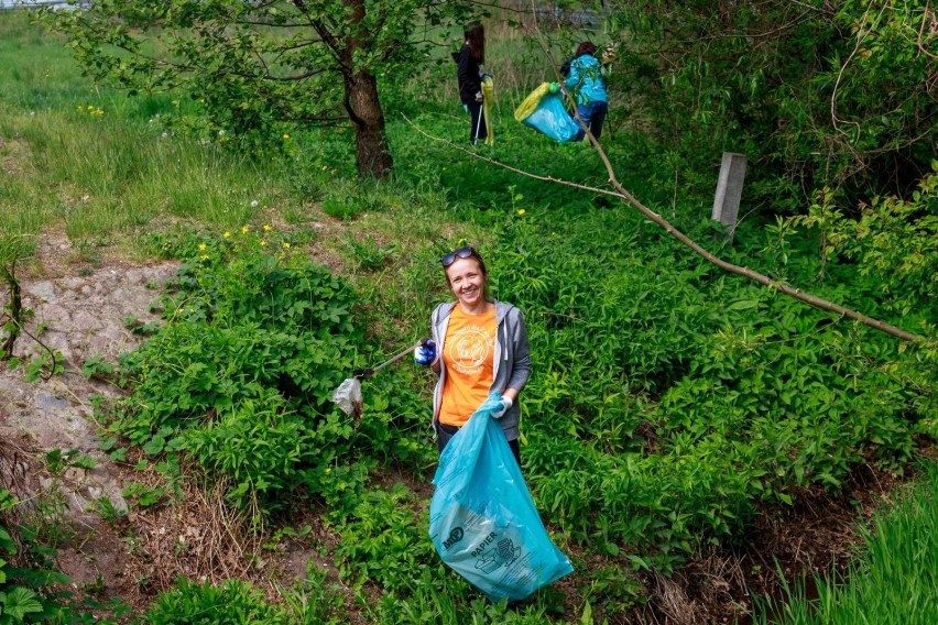 Grupa mieszkańców posprzątała dolinę rzeki Dolistówki