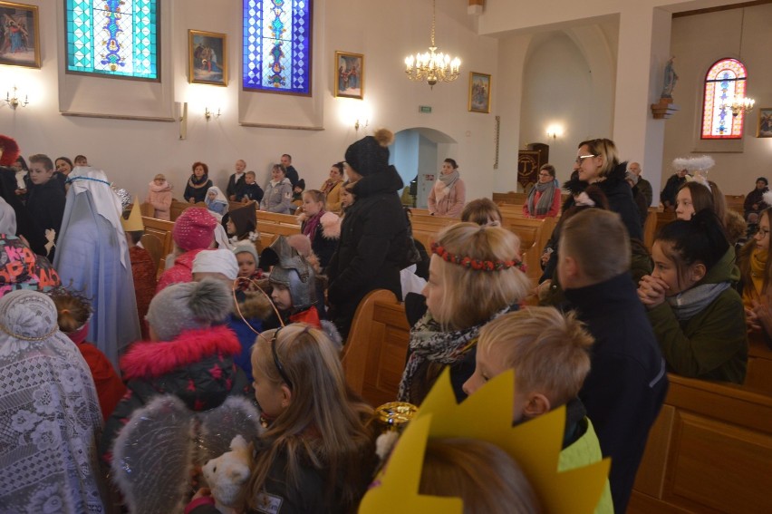 Bal Wszystkich Świętych w Sierakowicach już po raz drugi przyciągnął tłumy [ZDJĘCIA, WIDEO]