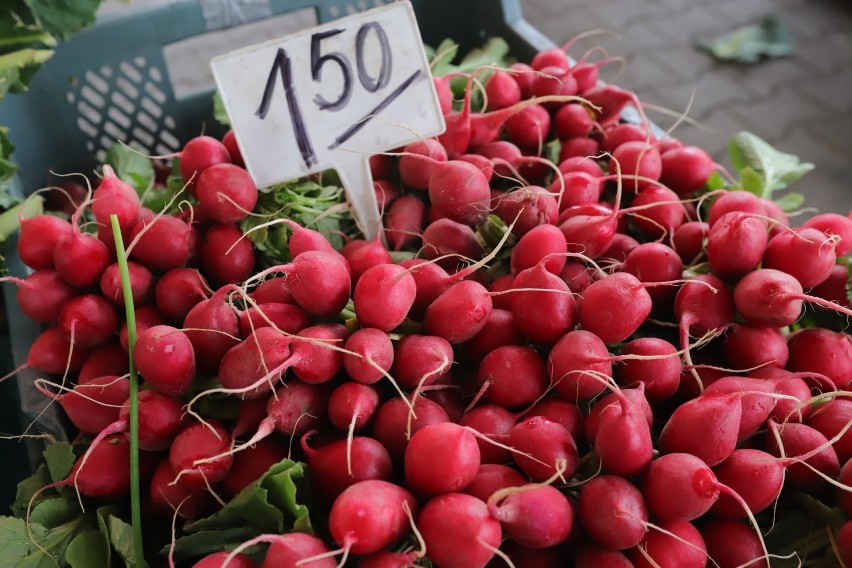 Ile kosztują owoce i warzywa? Ceny z brzezińskiego rynku
