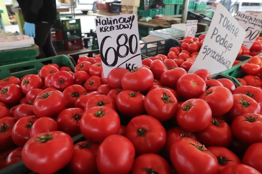 Ile kosztują owoce i warzywa? Ceny z brzezińskiego rynku