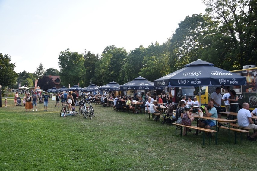 Zlot food trucków w Rumi. W Parku Starowiejskim spróbować można kuchni z calego świata| ZDJĘCIA