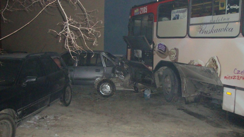 Autobus uszkodził cztery auta na Dr. Męczenników Majdanka (FOTO)