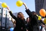 Studenci, balony i dmuchanie – wiosna idzie... (flash mob)