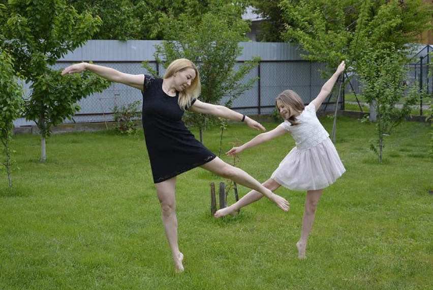 Chełm. Tańczące mamy i ich utalentowane córki.  Zobacz niezwykłe zdjęcia z konkursu fotograficznego "Moja mama tańczy"