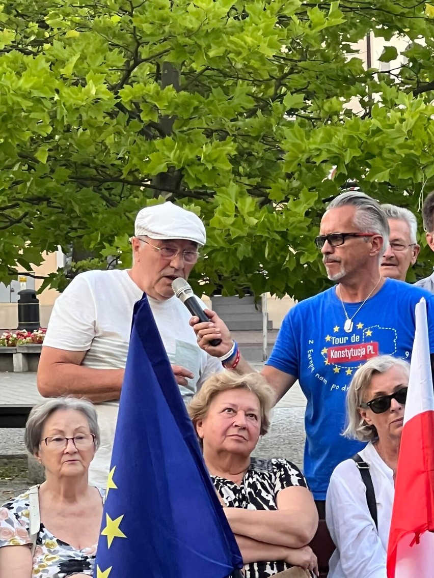 Tour de Konstytucja PL w Jaśle. W spotkaniu wzięło udział kilkudziesięciu jaślan