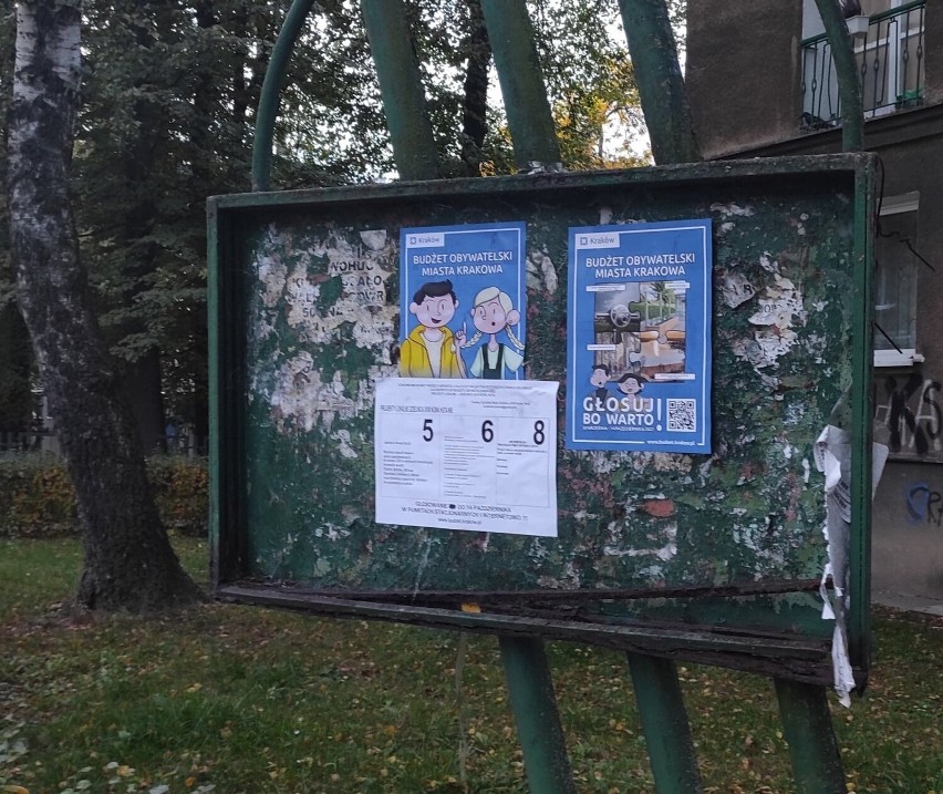 Kraków. Chce uratować siedem zabytkowych tablic informacyjnych z terenu Nowej Huty. Zgłosił projekt do BO