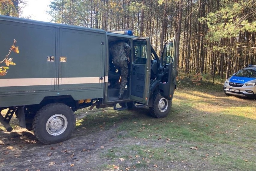 Pocisk artyleryjski „Szrapnel” i amunicja ”Mosin” znalezione w lesie w Prusicku w pow. pajęczańskim