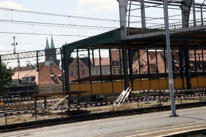 Remont dworca PKP w Legnicy. Będą cztery windy dla podróżnych , zobaczcie zdjęcia