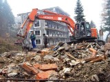 Polskie Davos rośnie na ruinach beskidzkiego reliktu epoki PRL w Kozubniku