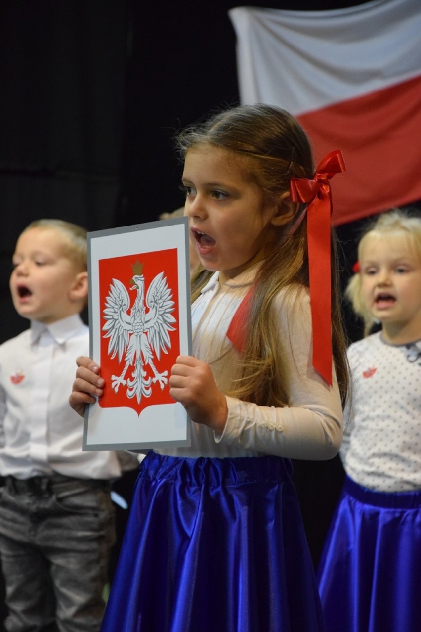 Patriotyczne widowisko na Święto Niepodległości w przedszkolu sióstr Urszulanek w Sieradzu 2017