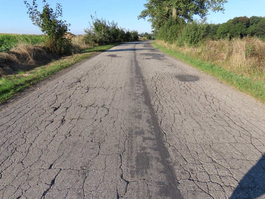 W tym roku planowane są remonty trzech dróg powiatowych w...