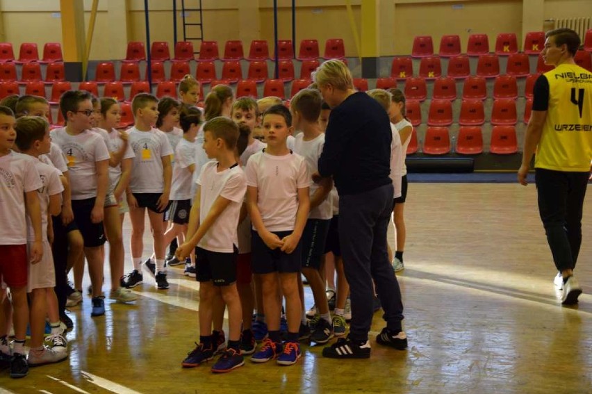"Zręczne dzieciaki" ćwiczyły i grały w hali OSiR w Wągrowcu [ZDJĘCIA]